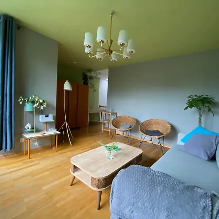 E Am Theater Mit Terrasse Und Stellplatz