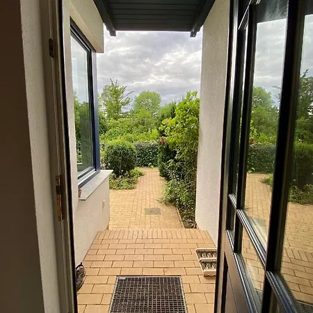 Tatil Evi E Am Theater Mit Terrasse Und Stellplatz Stralsund