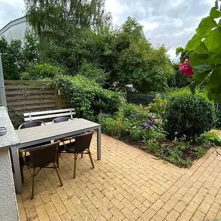 E Am Theater Mit Terrasse Und Stellplatz Stralsund